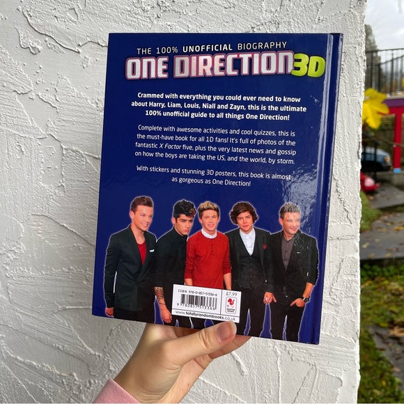 One Direction Book with 3D Pages! - Picture 2 of 6